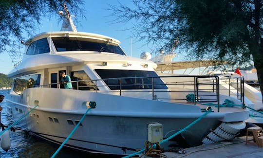 Luxury Motor Yacht rental in İstanbul