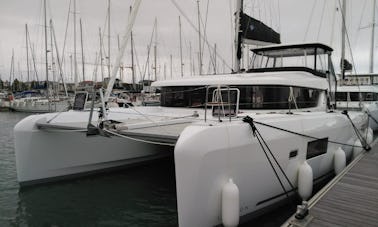 Sailing Lagoon 42 Premium (¡opciones de alquiler con tripulación y sin tripulación!) en Le Marin