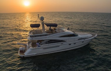 65 ft Fairline Luxury Yacht Rental for 28 People In Dubai