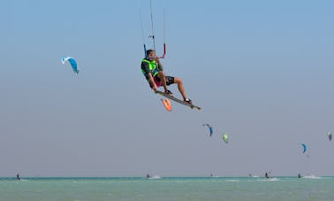 Leçon de kitesurf dans le gouvernorat de la mer Rouge, en Égypte, avec notre équipe expérimentée !