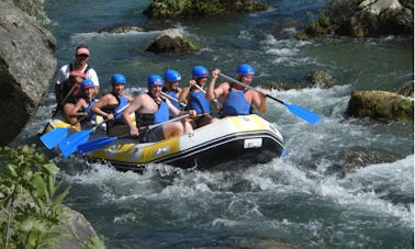 Emocionante aventura de rafting en aguas bravas en Omiš, Croacia