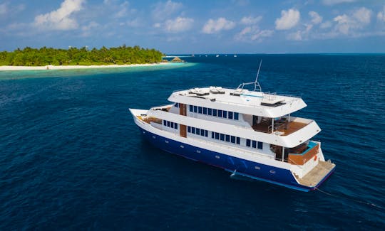 Ultimate Dive Adventure with Power Mega Yacht in Maldives!