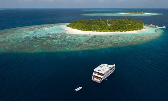 Ultimate Dive Adventure with Power Mega Yacht in Maldives!