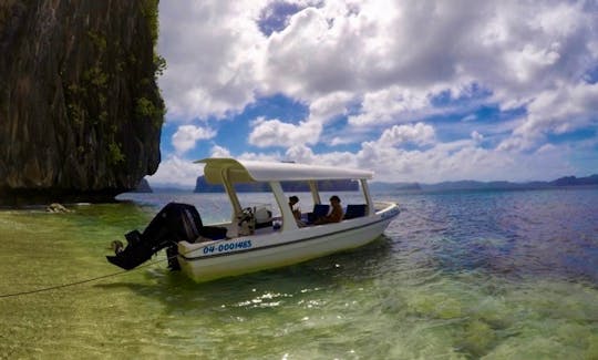 Private Boat Tour for 10 People in El Nido, Palawan