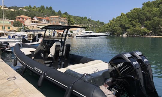 Techonull 909 RIB para 8 personas disponible (alquile este barco solo con patrón) en Agios, Georgios