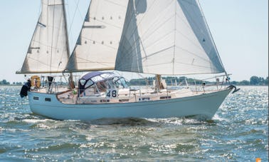 Capitão Charters em um lindo barco à vela no sudoeste da Irlanda