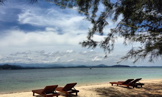 Kayaking & Guided Snorkeling in Dinawan Island, Sabah.