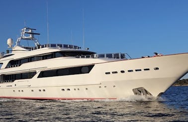 Luxury Benetti 164 Ft Yacht in Dubai, United Arab Emirates