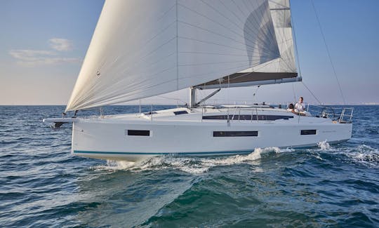 Sun Odyssey 410 (construido en 2019) en Alimos