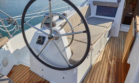 Sun Odyssey 410 (built 2019) in Alimos