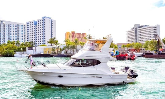 ¡Flybridge de Silverton de 40' con una moto acuática!