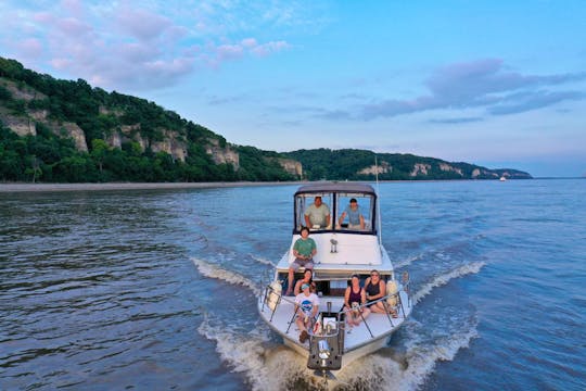 Explore the Mississippi River aboard our Vintage Cabin Cruiser!
