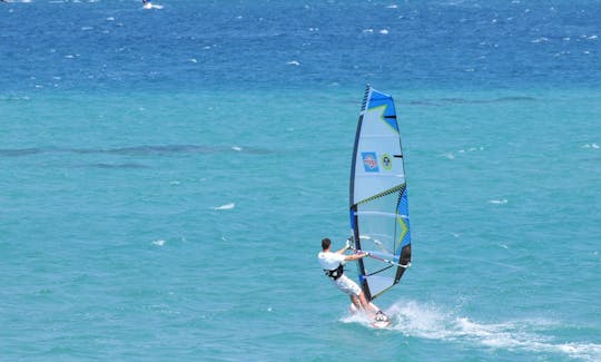 Aula de windsurf e aluguel em Izmir, Turquia