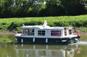 Houseboat to explore Anjou (2/6 persons)
