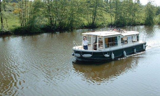 Houseboat to explore Anjou (2/6 persons)