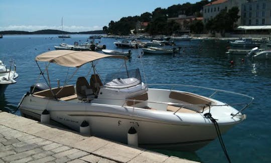 Boat Charter Jeanneau Cap Camarat 7.5 CC Series 2 in Split, Croatia