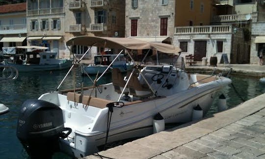 Boat Charter Jeanneau Cap Camarat 7.5 CC Series 2 in Split, Croatia