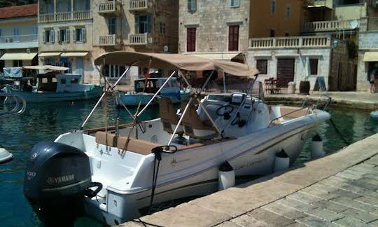 Boat Charter Jeanneau Cap Camarat 7.5 CC Series 2 in Split, Croatia