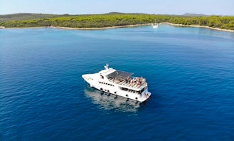 82' Passenger Boat With Captain and Crew Ready To Serve You In Zadar, Croatia