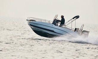 Hire a Beneteau Flyer 5.5 Motor Boat in Barcelona