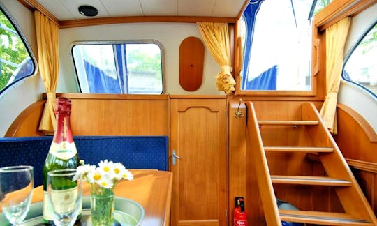 Rent a Pedro Skiron 35 "Viktoria" Motor Yacht in Potsdam, Germany