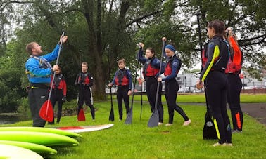 Alquiler de tablas de remo y clase de SUP en Kinsale