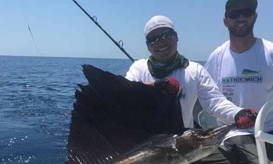 Viaje de pesca en el yate Everglades 223 Sportsfishermans en Los Barriles, México