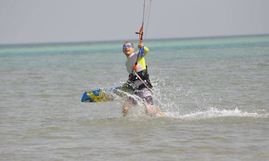 Clases de wakeboard en la gobernación del Mar Rojo