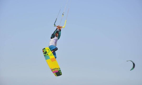 Clases de wakeboard en la gobernación del Mar Rojo