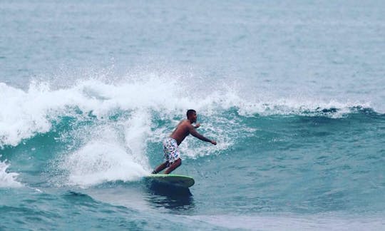 Emocionante lección de surf de 2 horas en Bali, Indonesia