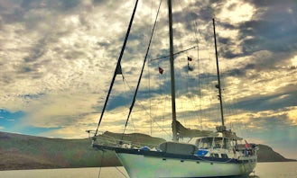 72 feet of fun and adventure in La Paz BCS. charter yacht