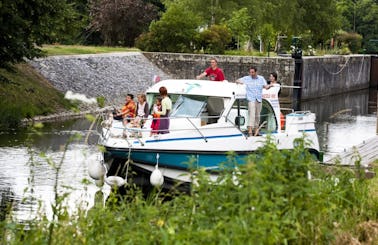 Canal Boat to explore Anjou (4/7 persons)