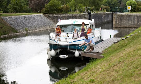 Canal Boat to explore Anjou (4/7 persons)