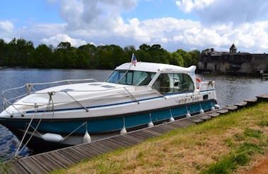 Rent the Nicols 1100 Canal Boat to Explore Anjou (6/9 persons)