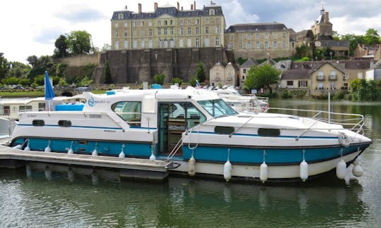 Canal Boat to explore Anjou (8/10 persons)