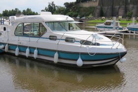 Canal Boat to explore Anjou (4/8 persons)