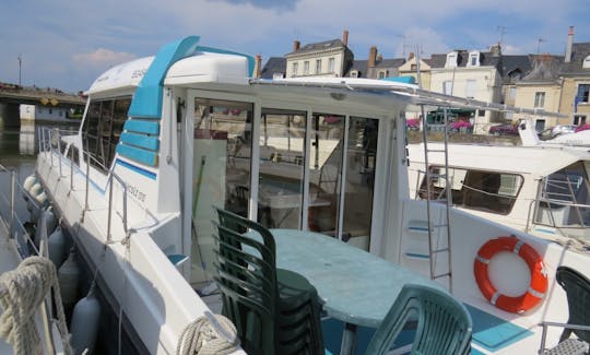 Bateau fluvial pour explorer l'Anjou (8/12 personnes)