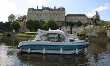 Canal Yacht para explorar Anjou (2/4 personas)