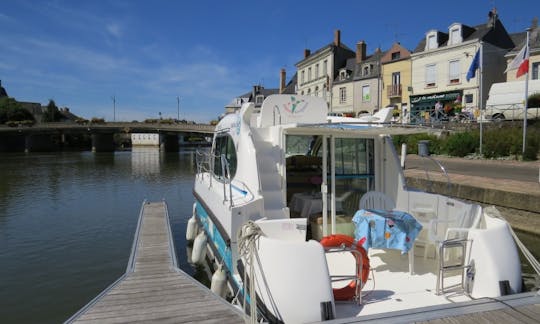 Canal Yacht to explore Anjou (2/4 persons)