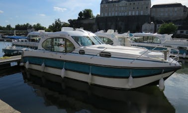 Yacht fluvial pour découvrir l'Anjou (4/6 personnes)