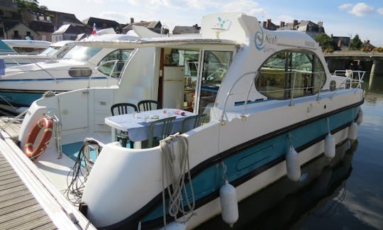 Canal Yacht para explorar Anjou (4/6 pessoas)