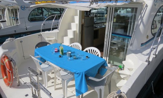 Canal Motor Yacht to explore Anjou (8/10 persons)