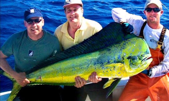 Head out fishing with a Licensed Captain in Provincia de Puntarenas