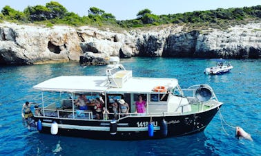 Lancha a motor Coastworker 30 en Pula, Istria, Croacia