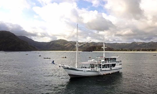 Flores Komodo Liveaboard Journey on 95' Phinisi Schooner