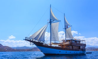 Hena Liveaboard 1-4 Person on a 29 ft Phinisi Gulet in Komodo, Indonesia