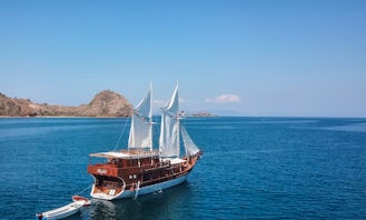 29 ft Phinisi Gulet Hena Liveaboard for 5-8 Persons, in Komodo, Indonesia