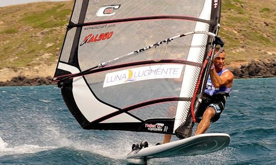 Increíble aventura de windsurf en Oristano, Italia