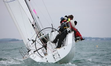 Alquiler de veleros Beneteau 34.7 en Bombay, India