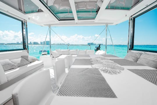 Embarcação balinesa de luxo de 45 pés para grupos VIP | Opção de bife de lagosta Chef Open Bar Grill